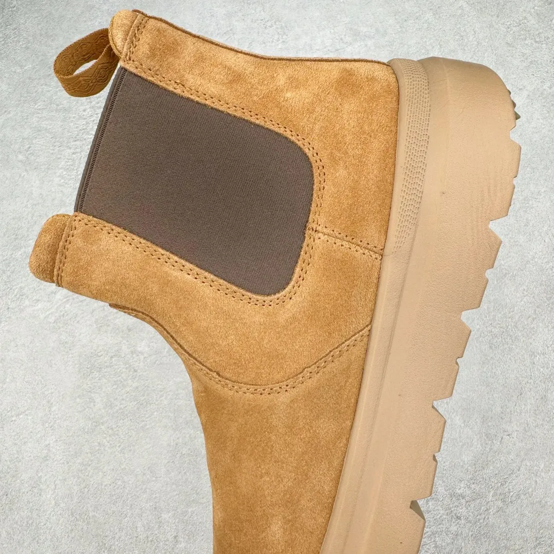 Pick up locally 💰640 UGG 2050 Chelsea men's autumn and winter sheepskin and fur integrated snow boots. All shoes are made from the same factory as ZP. Longfeng A-grade Australian imported sheepskin and fur integrated men's boots. Brand OEM production line. Fully follow the ZP process. Original pattern maker of the OEM. Adhering to the principle of no original shoes and no development selection. Pay attention to every detail. The most authentic version on the market. TREADLITE "Light Wing" technology outsole. Lightweight/durable/flexible/pile size: 40 41 42 43 44 45 Coding: by3936050